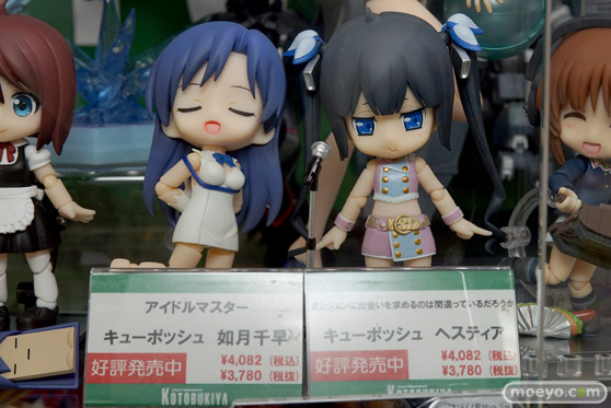 ビスマルク　白　ラビリス　など秋葉原での新作フィギュア展示の様子31