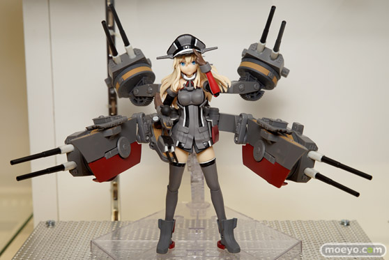 ビスマルク　白　ラビリス　など秋葉原での新作フィギュア展示の様子43