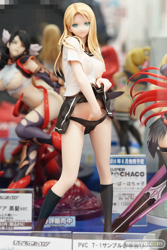 千斗いすず　モリガン　タマヨリヒメ　など秋葉原の新作フィギュア展示の様子34