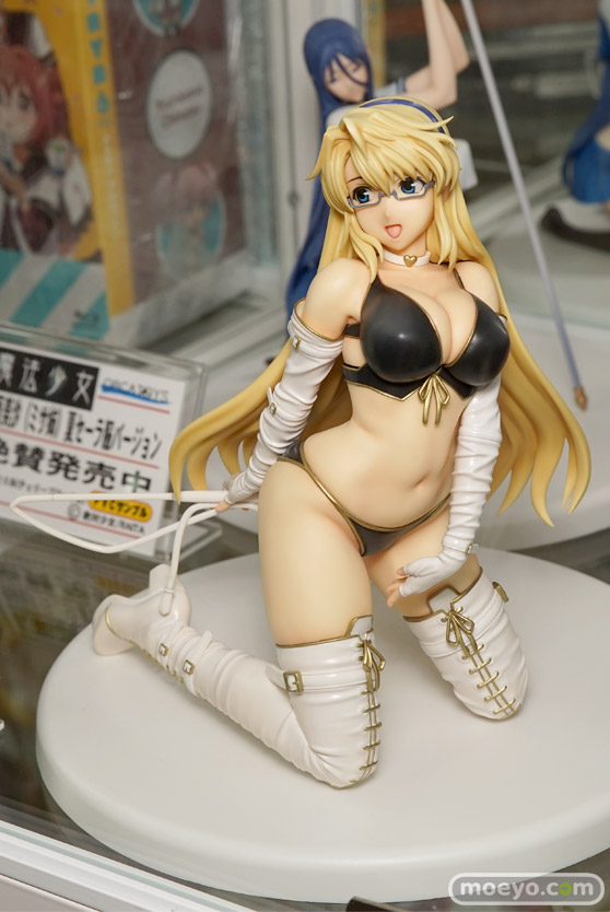 秋葉原の各お店の新作美少女フィギュア展示の様子01