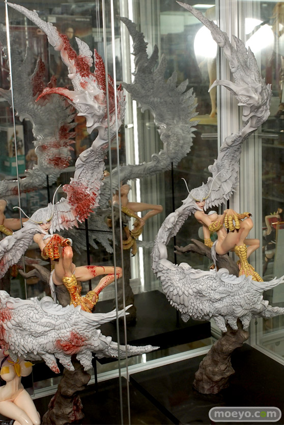 秋葉原の各お店の新作美少女フィギュア展示の様子03