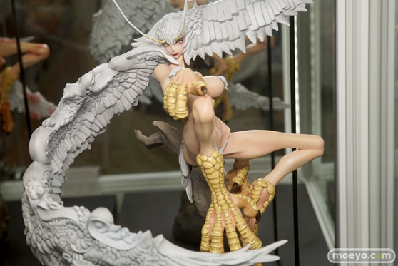 秋葉原の各お店の新作美少女フィギュア展示の様子04