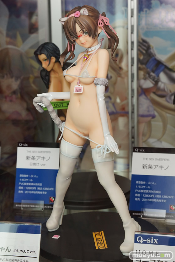 秋葉原の各お店の新作美少女フィギュア展示の様子　おっぱい　お尻　バニー02