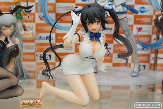 秋葉原の各お店の新作美少女フィギュア展示の様子　おっぱい　お尻　バニー30