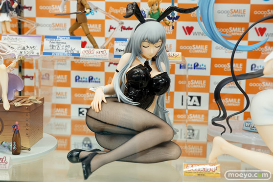 秋葉原の各お店の新作美少女フィギュア展示の様子　おっぱい　お尻　バニー31