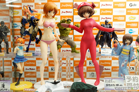 秋葉原の各お店の新作美少女フィギュア展示の様子　おっぱい　お尻　バニー32