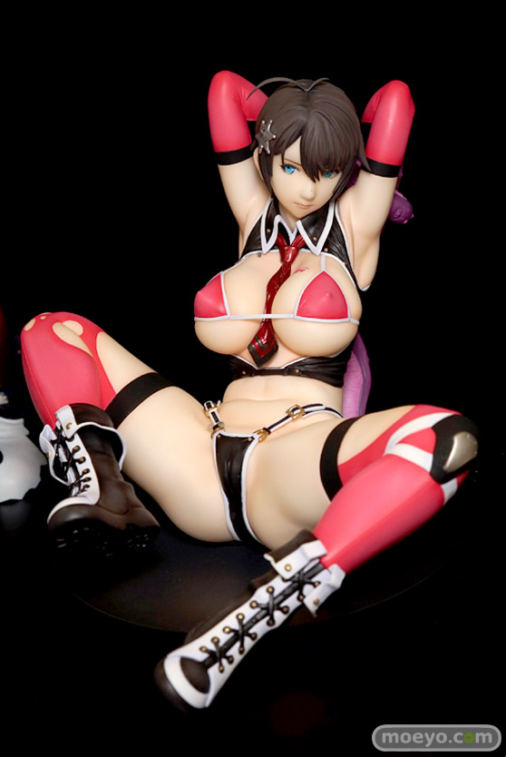 DRAGON Toy(ドラゴントイ)の新作フィギュアClosed GAME セリシア・ロックハート Pink ver.の彩色サンプル展示の様子画像 03