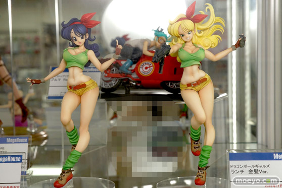 秋葉原の新作美少女フィギュア展示の様子03