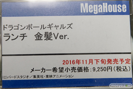 秋葉原の新作美少女フィギュア展示の様子08
