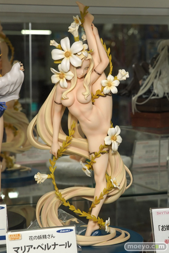 秋葉原の新作美少女フィギュア展示の様子12