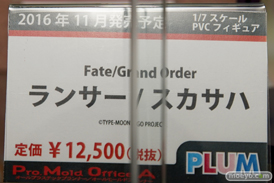 秋葉原での新作フィギュア展示の様子　おっぱいポロリ05