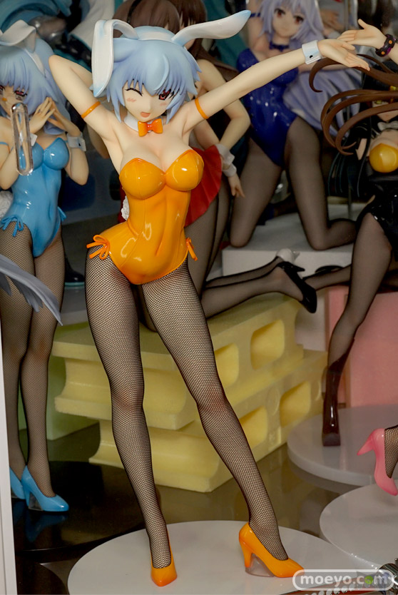 秋葉原での新作フィギュア展示の様子　おっぱいポロリ08