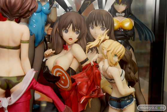 秋葉原での新作フィギュア展示の様子　おっぱいポロリ10