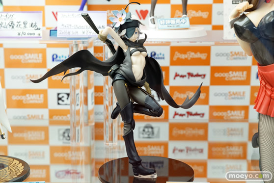 秋葉原での新作フィギュア展示の様子　おっぱいポロリ13