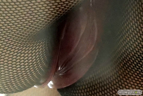 秋葉原での新作フィギュア展示の様子　おっぱいポロリ19