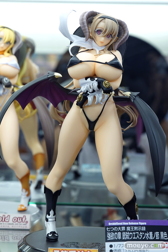 秋葉原での新作フィギュア展示の様子アイリスディーナ18