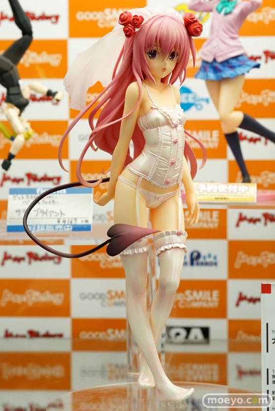 秋葉原での新作フィギュア展示の様子アイリスディーナ20