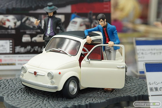 秋葉原での新作フィギュア展示の様子アイリスディーナ30