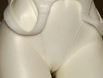 グレイトな食い込み！オルカトイズの新作フィギュア「ワルキューレロマンツェ 龍造寺茜（仮）」の無彩色サンプルが展示！【2016夏合同展示会】