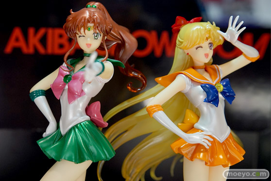 セーラームーンなど秋葉原の新作美少女フィギュア展示の様子16