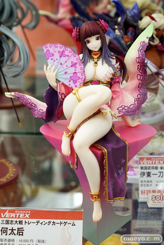 セーラームーンなど秋葉原の新作美少女フィギュア展示の様子26