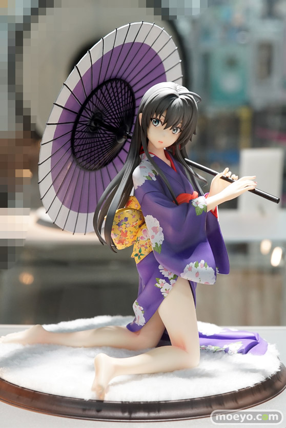 秋葉原の新作フィギュア展示の様子画像01