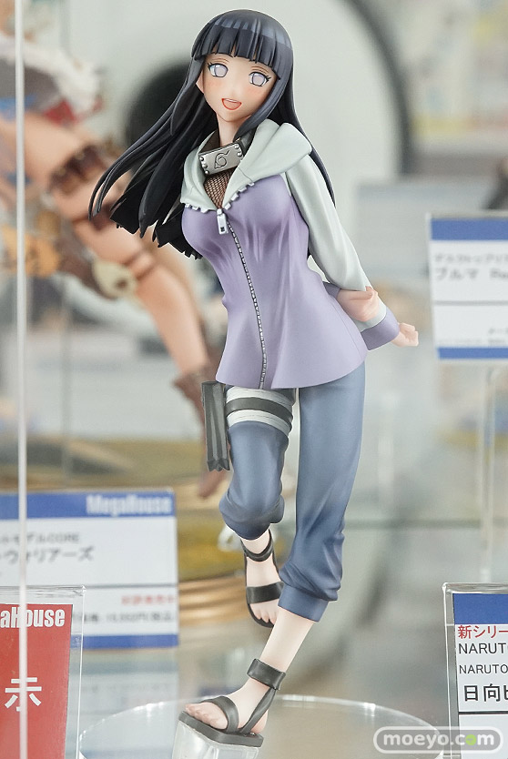 秋葉原の新作フィギュア展示の様子画像03