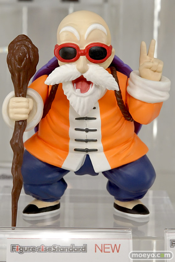 人造人間18号やフリーザの小型ポッドなど第56回ホビーショーのバンダイブースのキャラもの新作展示の様子01