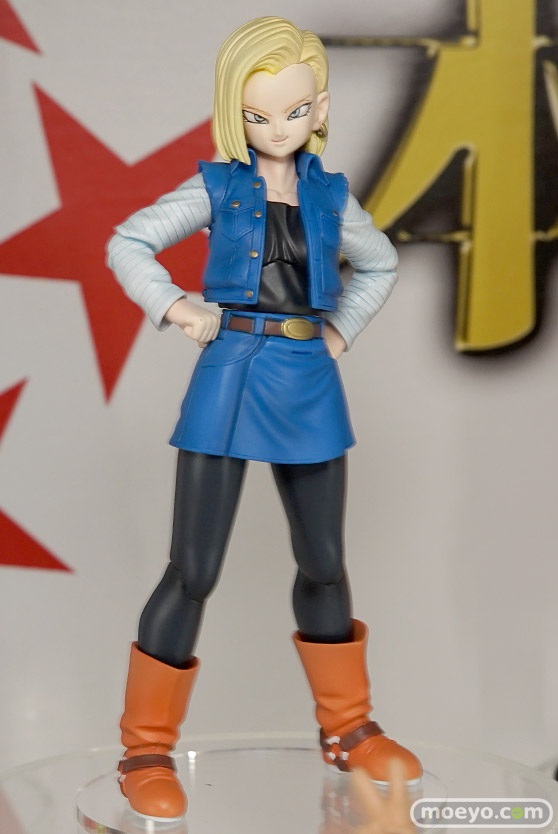 人造人間18号やフリーザの小型ポッドなど第56回ホビーショーのバンダイブースのキャラもの新作展示の様子05