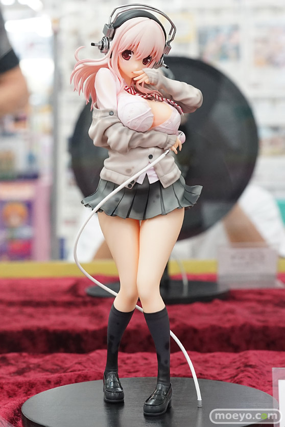 水無月ららやそに子やビーデルなど秋葉原の新作フィギュア展示の様子13