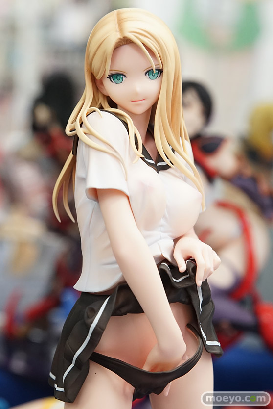 水無月ららやそに子やビーデルなど秋葉原の新作フィギュア展示の様子25