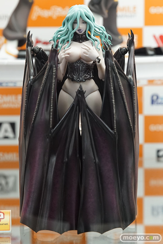 水無月ららやそに子やビーデルなど秋葉原の新作フィギュア展示の様子29