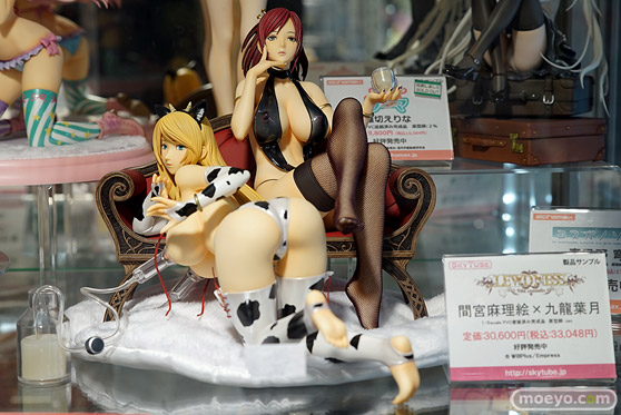 マリア・ベルナールや間宮麻理絵や九龍葉月など秋葉原の新作フィギュア展示の様子画像15