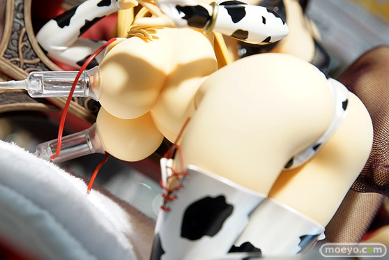 マリア・ベルナールや間宮麻理絵や九龍葉月など秋葉原の新作フィギュア展示の様子画像16