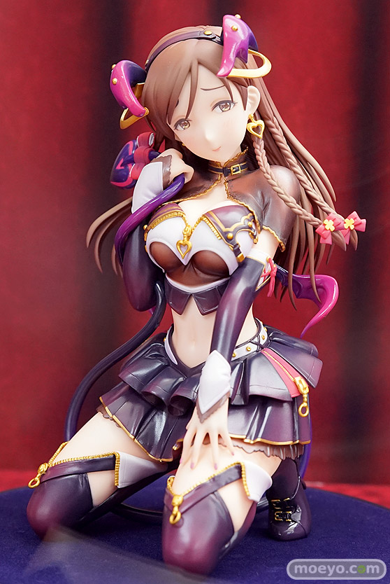 マリア・ベルナールや間宮麻理絵や九龍葉月など秋葉原の新作フィギュア展示の様子画像35