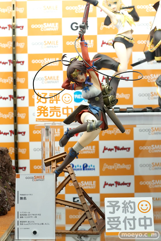 秋葉原の新作フィギュア展示の様子01