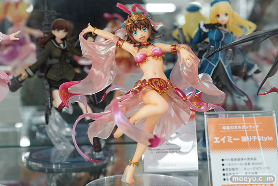 秋葉原の新作フィギュアサンプル展示の様子01