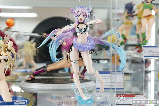 秋葉原の新作フィギュアサンプル展示の様子01