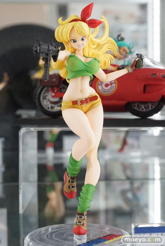 秋葉原の新作フィギュア展示の様子画像03