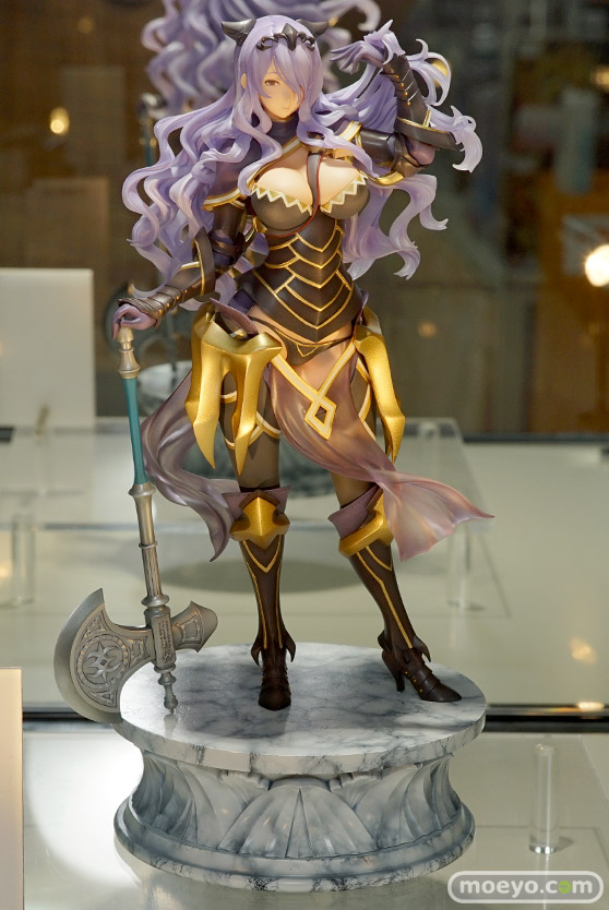 秋葉原の新作フィギュア展示の様子画像01