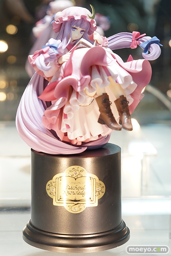 秋葉原での新作フィギュア展示の様子画像01