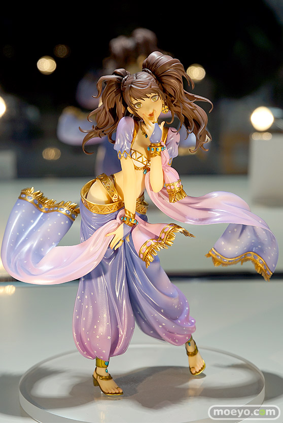 秋葉原の新作フィギュア展示の様子01