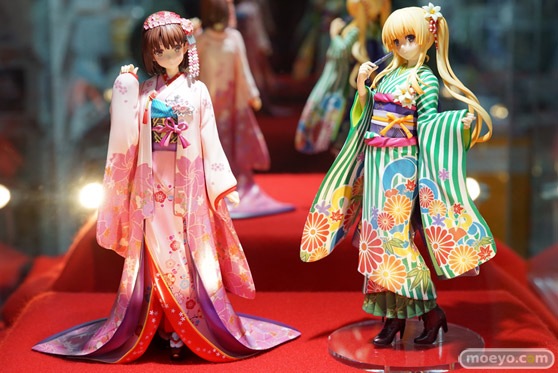 秋葉原の新作フィギュア展示の様子01