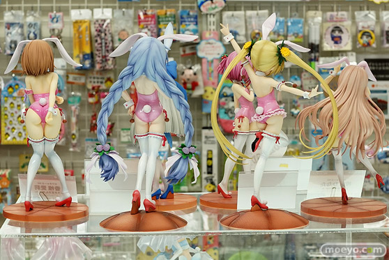 秋葉原の新作フィギュア展示の様子画像02