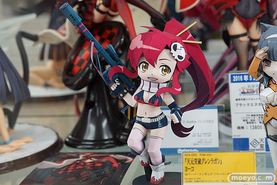 秋葉原の新作フィギュア展示の様子02