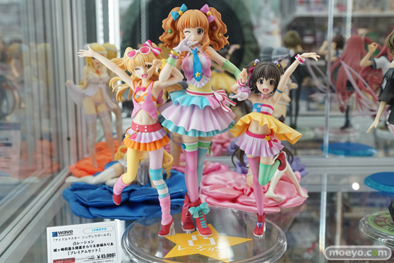 秋葉原の新作フィギュア展示の様子画像01