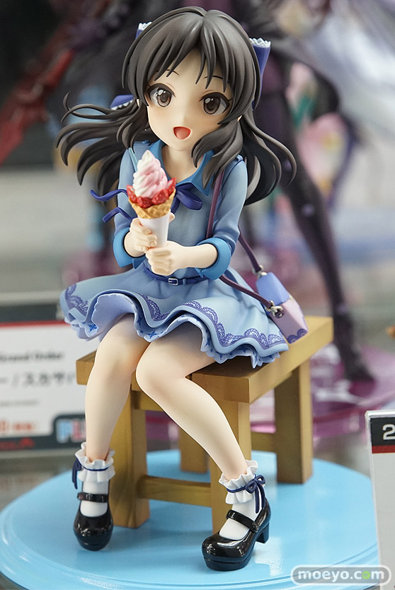 秋葉原の新作フィギュア展示の様子画像03