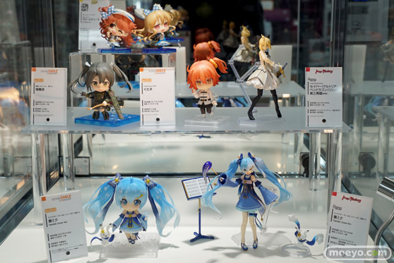 秋葉原の新作フィギュア展示の様子01