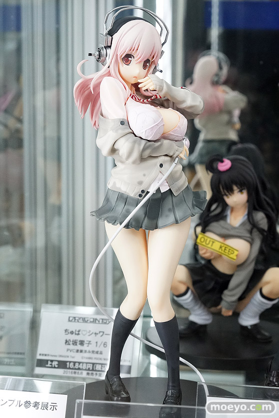 秋葉原の新作フィギュア展示の様子09