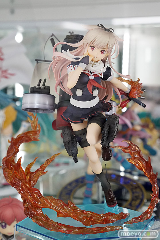 秋葉原の新作フィギュア展示の様子01